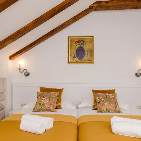 Sorgo Palace Pensión