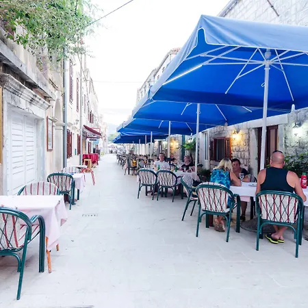 Sorgo Palace Pensión